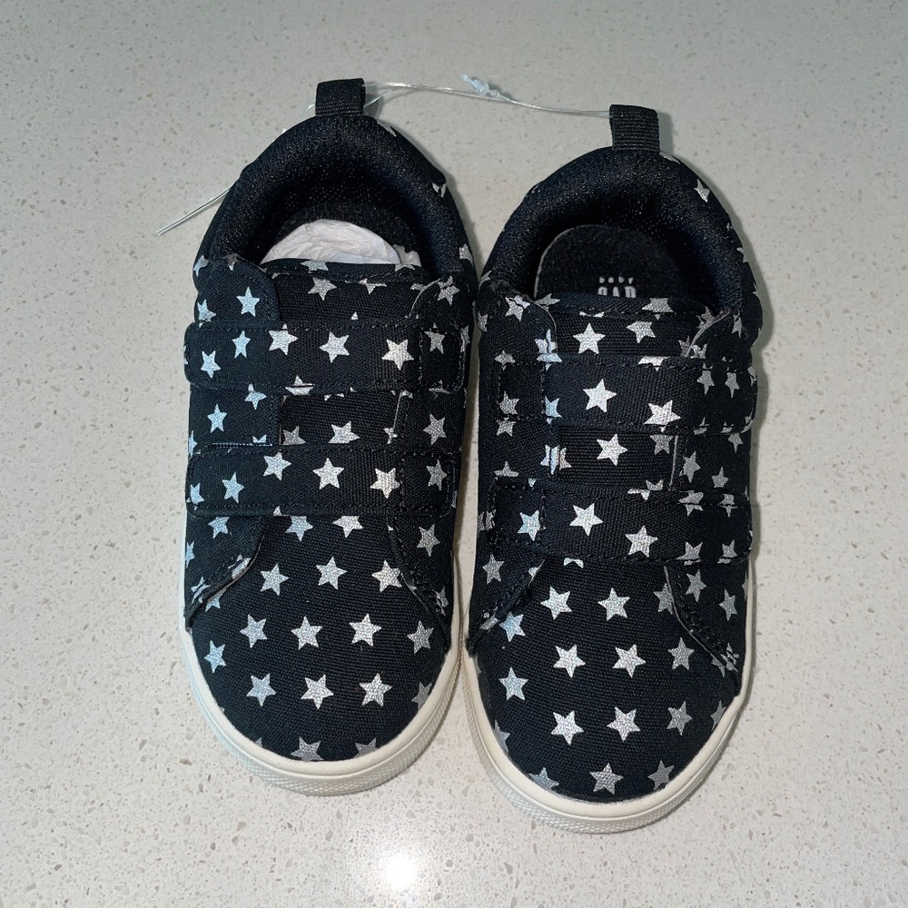 Unisex toddler Gap star sneakers with memory foam